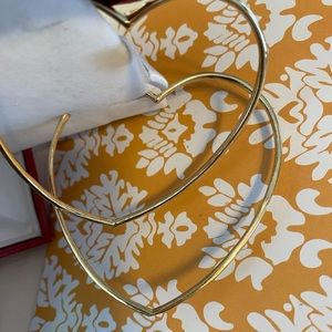 ♥️🖤 Gold tone heart Hoop earrings 🖤♥️